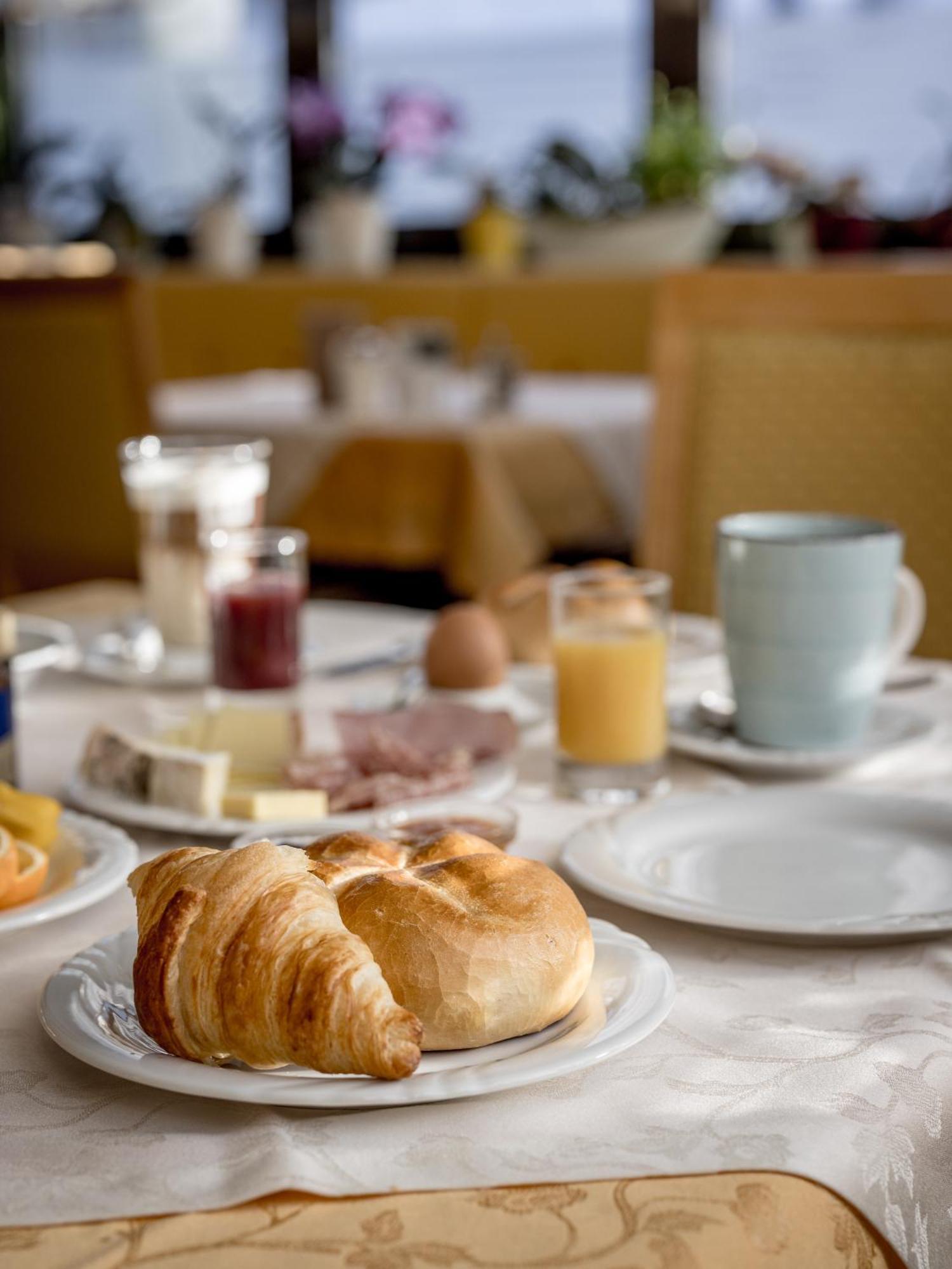 Hotel Garni Europa 장크트안톤암아를베르크 외부 사진