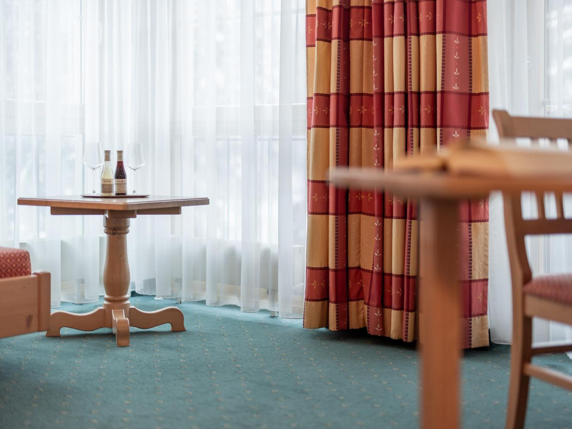 Hotel Garni Europa 장크트안톤암아를베르크 외부 사진